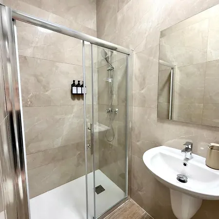 Dom wakacyjny Huge 4br House With Rooftop Just 5min To Valletta *