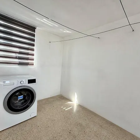 Huge 4br House With Rooftop Just 5min To Valletta Dom wakacyjny *